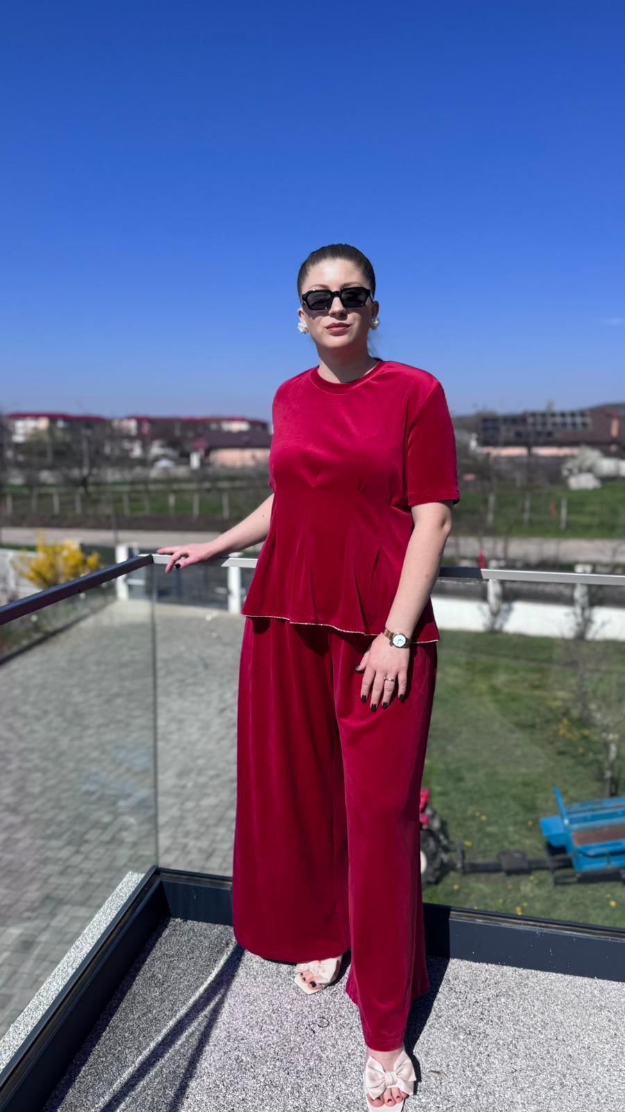 Compleu Atitudine cu mânecă scurtă