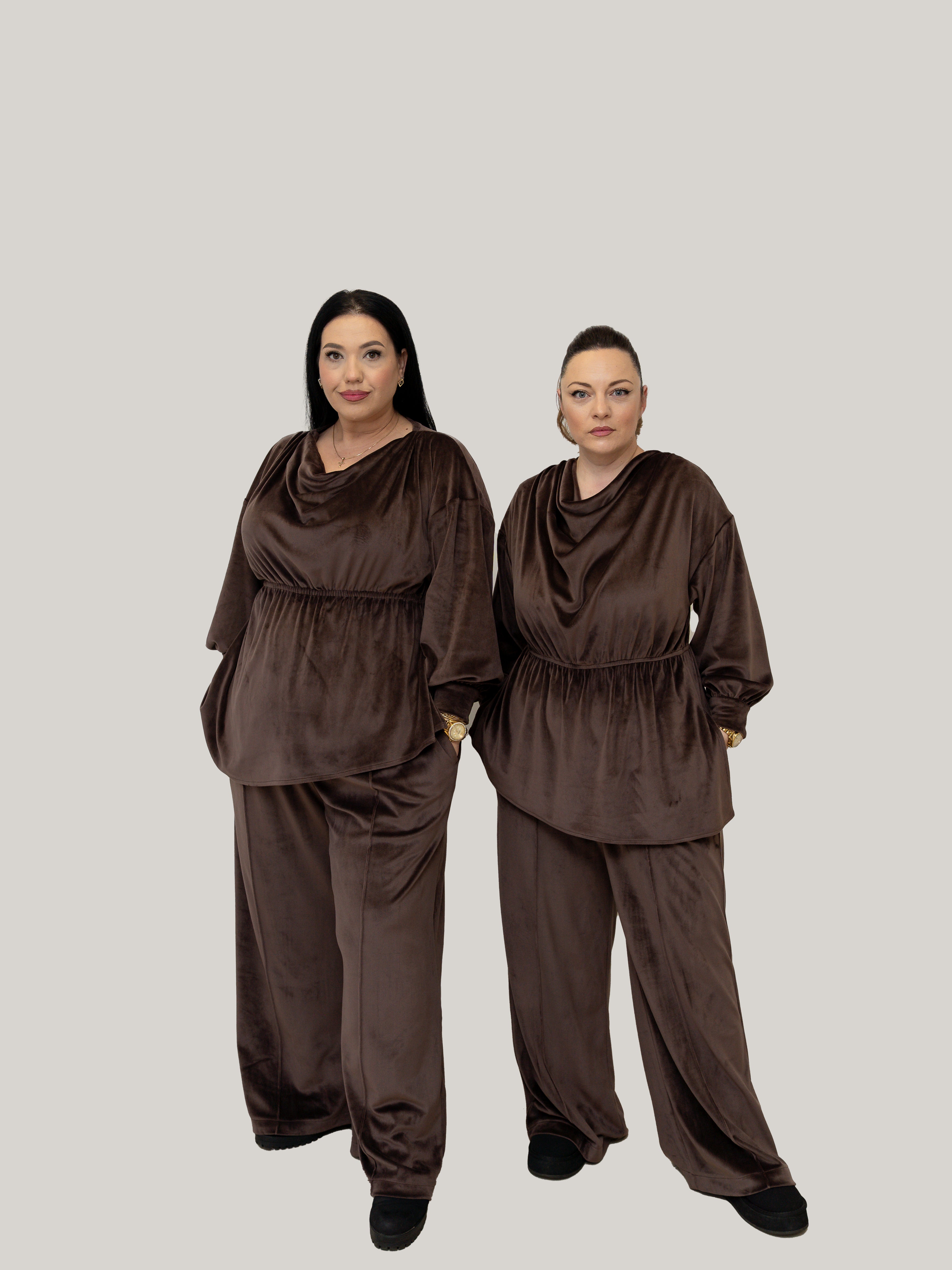 Compleu din Catifea Culoarea  Chocolate, Confortabil