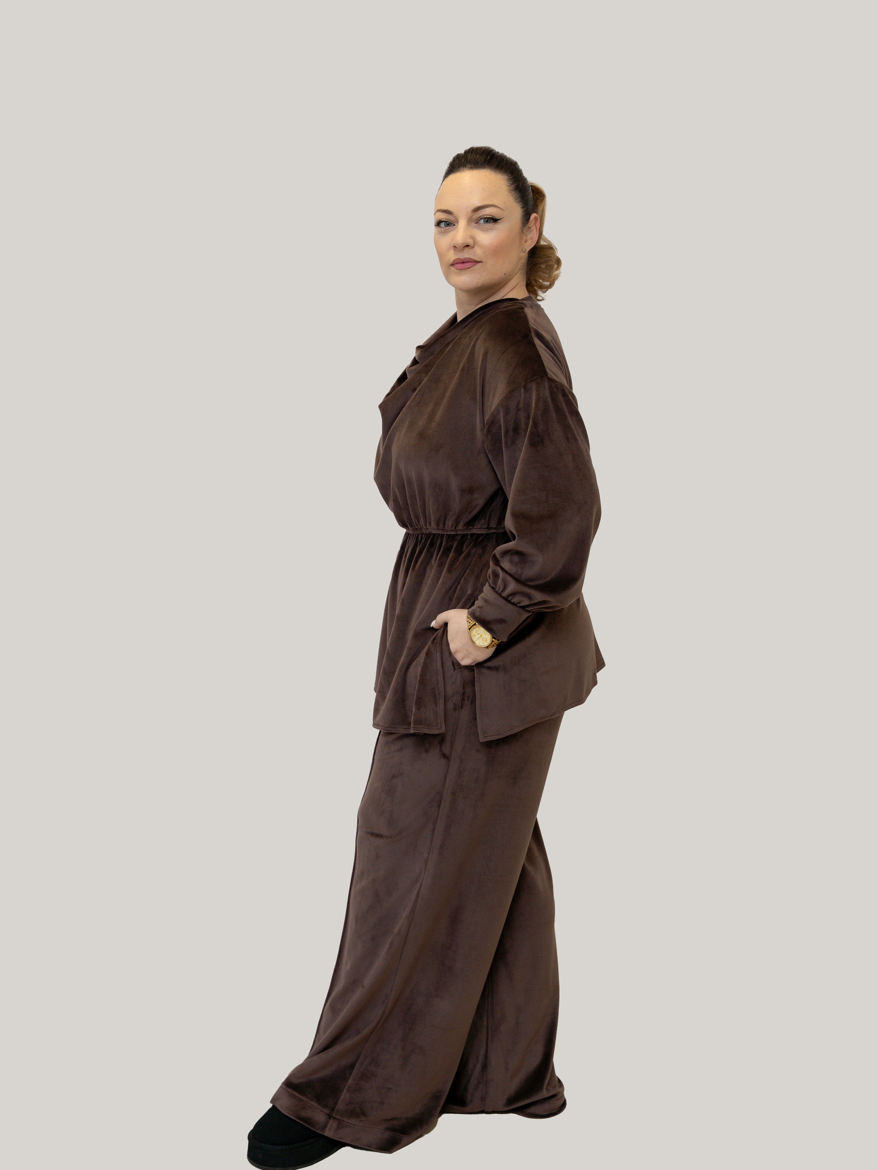 Compleu din Catifea Culoarea  Chocolate, Confortabil