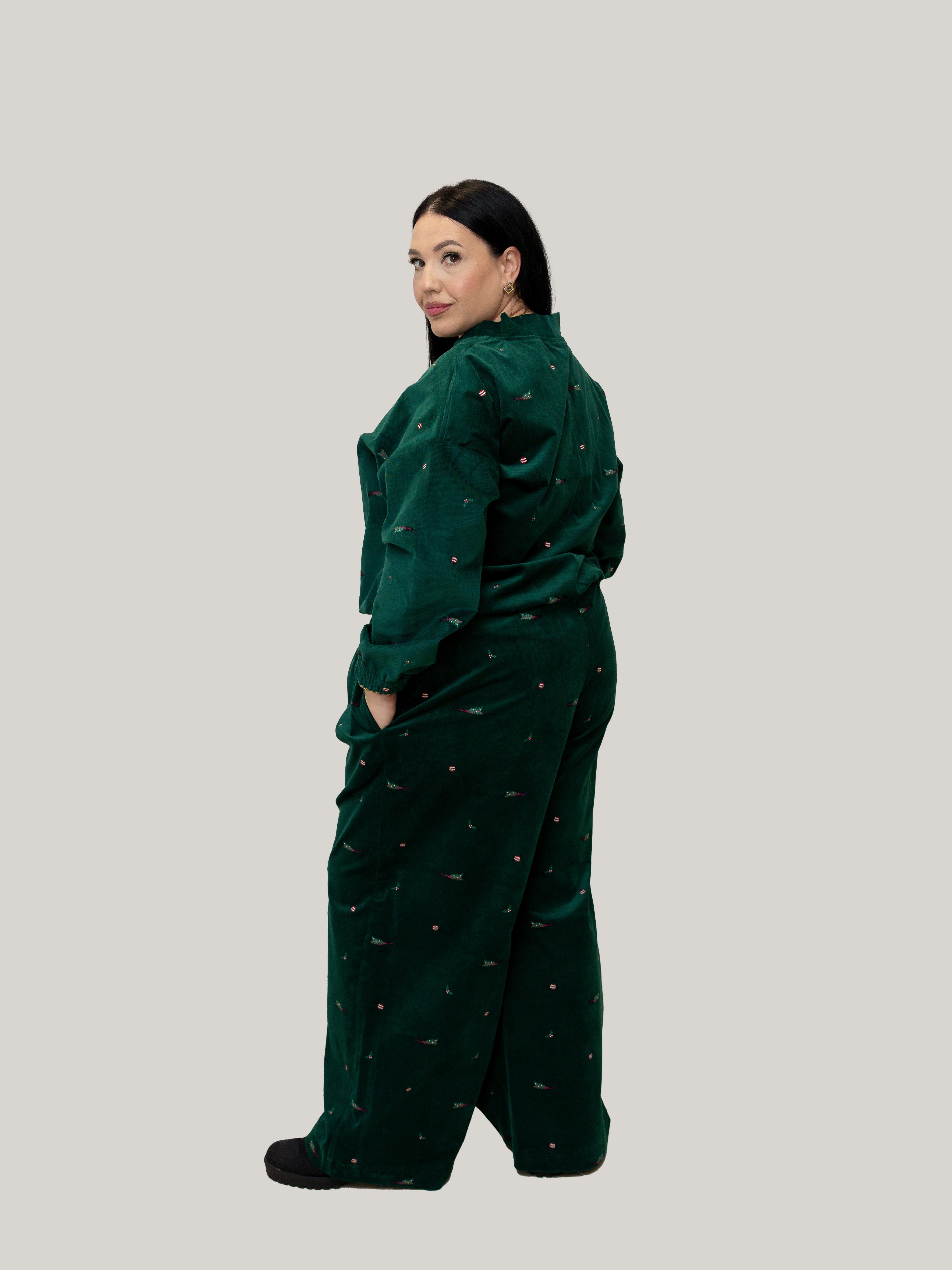 Compleu raiat cu broderii finute (Motive Craciun)