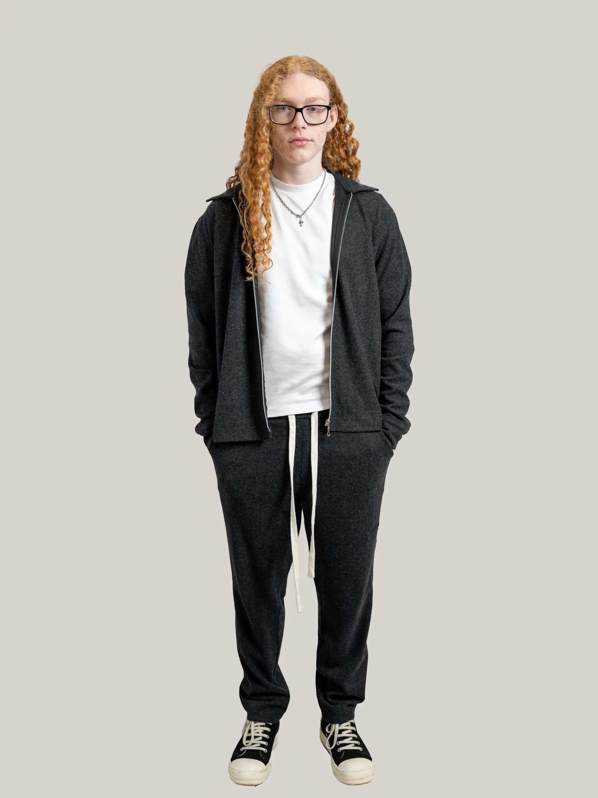 Compleu antracit casual, bluza cu fermoar și guler ,pantalon cu talie elastica si snur