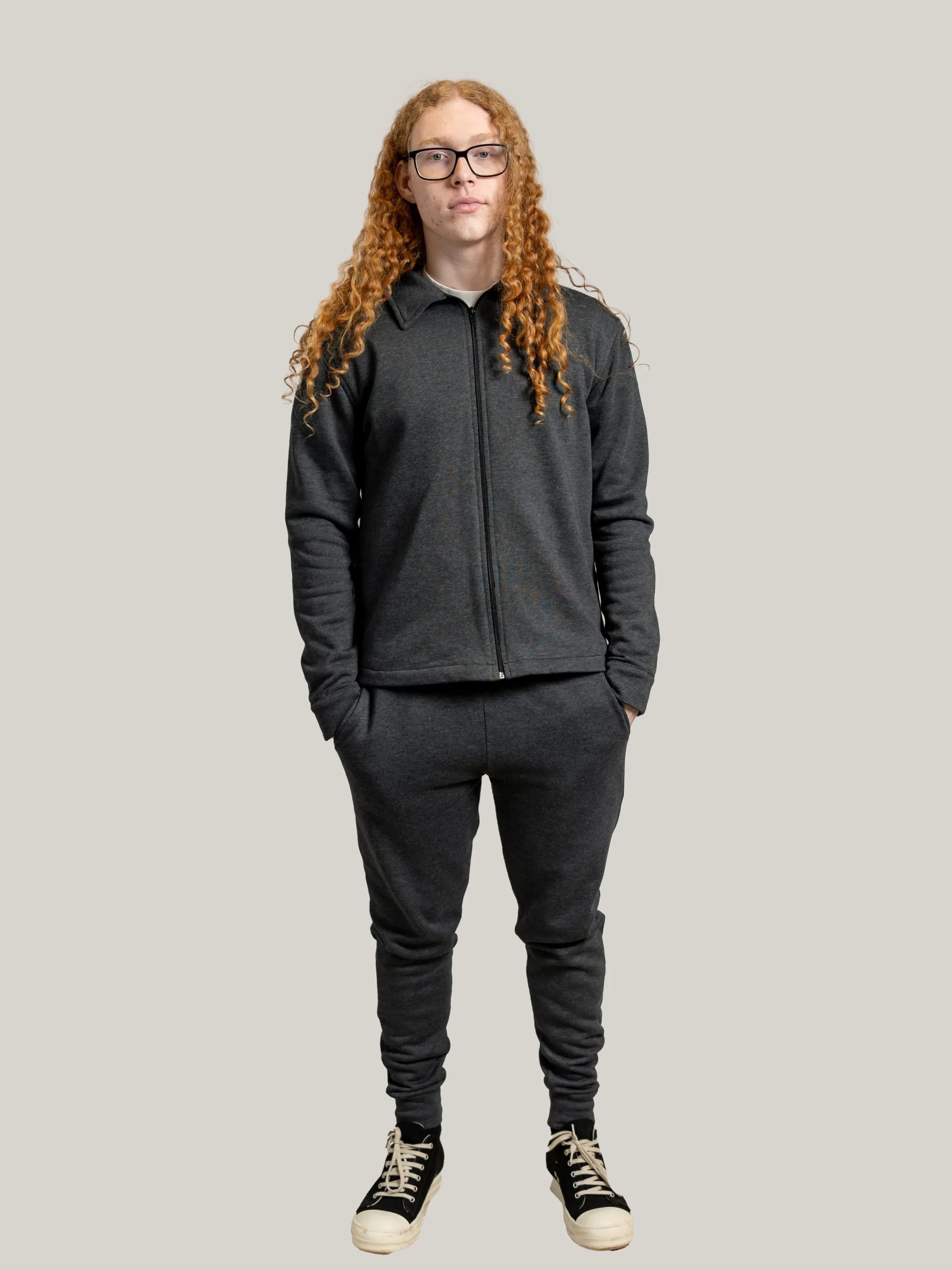 Compleu antracit din tricot de bumbac, bluza cu fermoar și guler ,pantalon cu talie elastica,sport