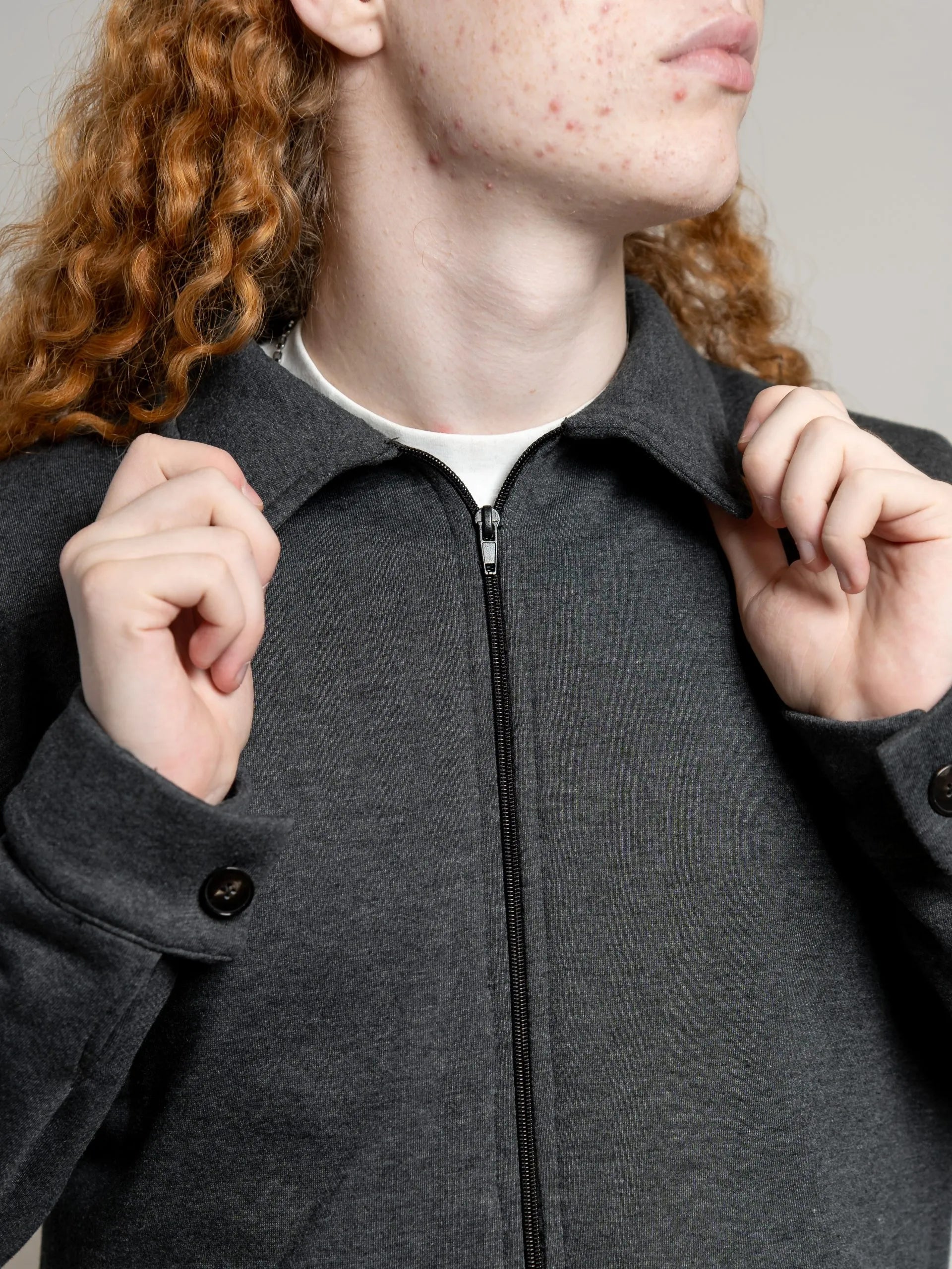 Compleu antracit din tricot de bumbac, bluza cu fermoar și guler ,pantalon cu talie elastica,sport