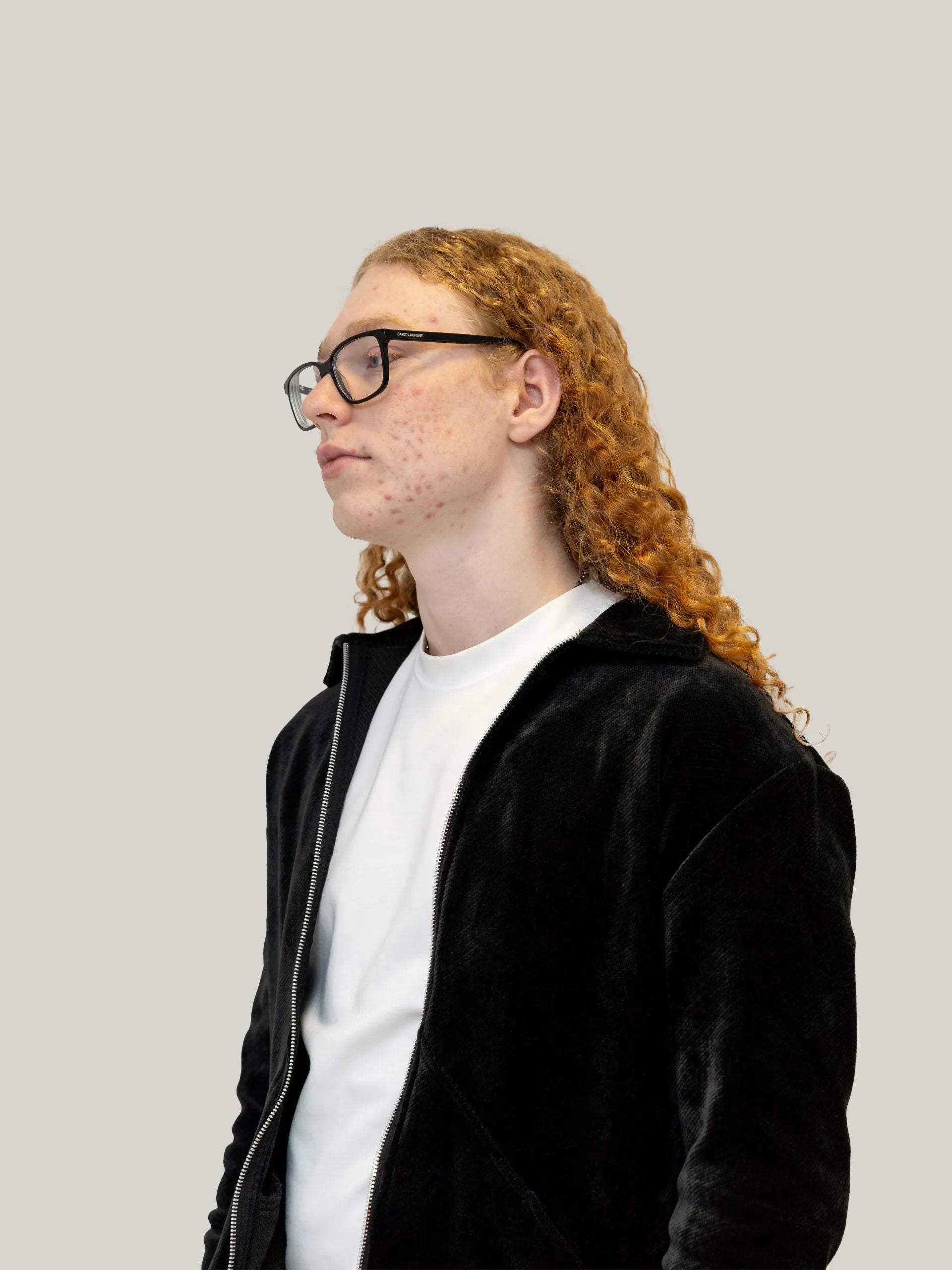 Jacheta neagră din raiat elastic, cu fermoar